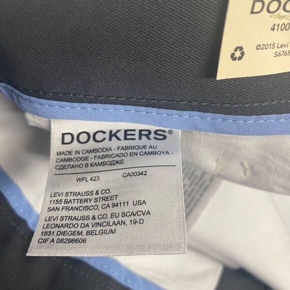 DOCKERS Men’s Gray Signature Khaki Relaxed Fit Pleated Pants Size W 44 L 30 - Picture 4 of 12